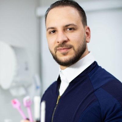 Dr. Enos Kern - Dentista - Implantodontia, Prótese, Estética dental em Curitiba - Biocentro Dr. Enos Kern Dentista Implantodontia, Prótese, Estética dental em Curitiba Biocentro